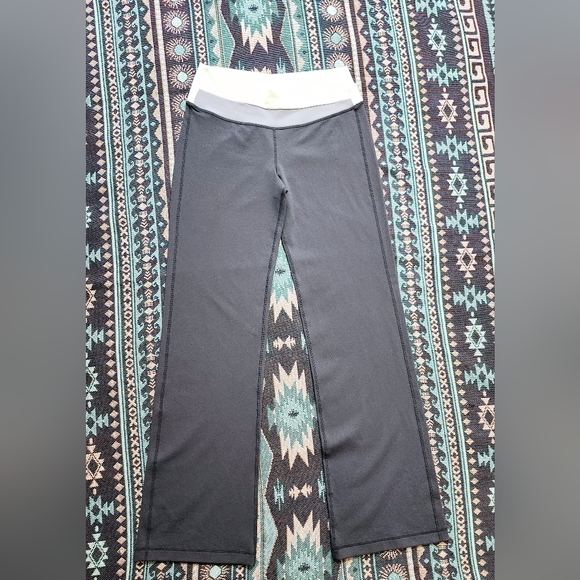 Lululemon Astro Pant (Regular). Size 8. Very soft. Gray - Picture 6 of 14